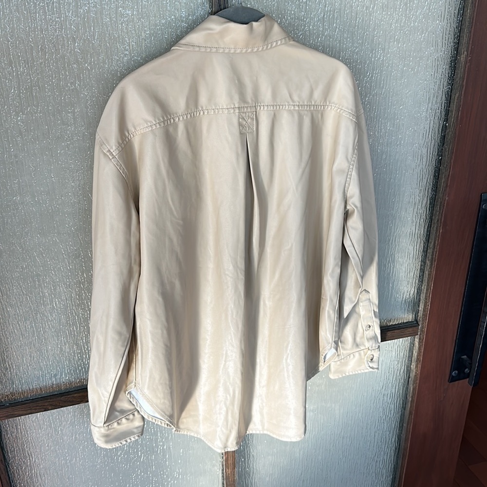 Saylor
Remi Faux Leather Top in size Med EUC - Picture 9 of 13